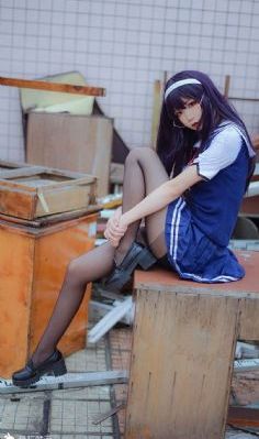 她在丈夫面前被