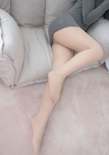 《年轻的女仆》在线观看